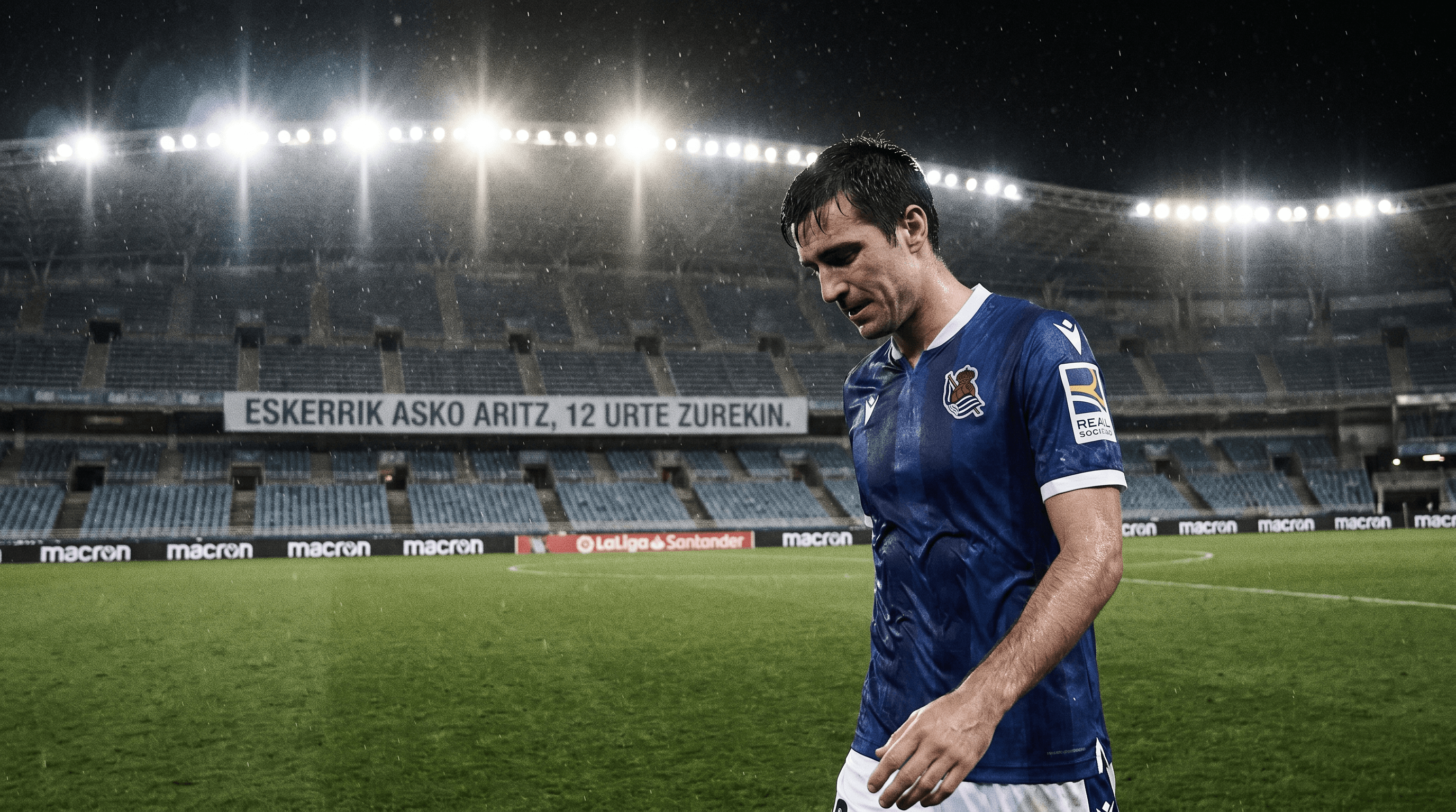 Aritz Elustondo en acción con la Real Sociedad durante un partido