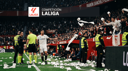 LaLiga denuncia el lanzamiento de rollos de papel en el Sánchez Pizjuán